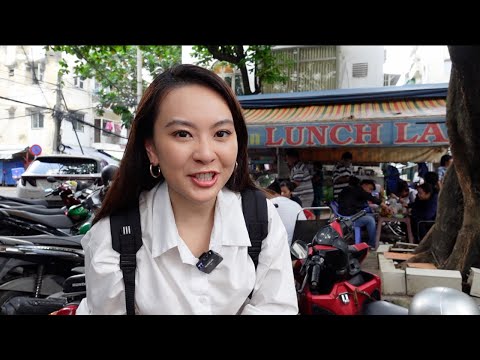 Anthony Bourdain's recommended Lunch Lady, visit China town in Saigon, and eat broken rice