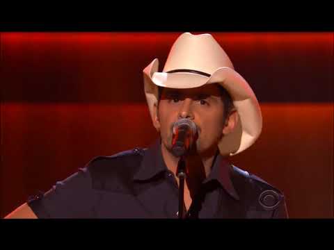 Brad Paisley performs "My Tennessee Mountain Home" live in concert 2017 HD 1080p