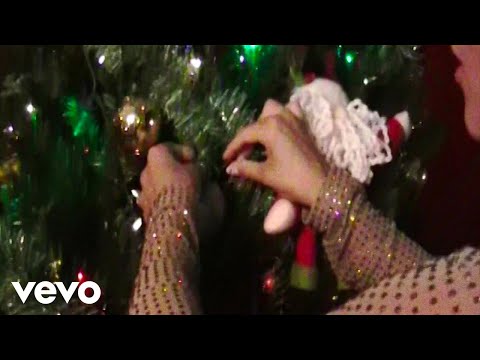 Alicia Keys - Old Memories On Christmas (Official Visualizer)