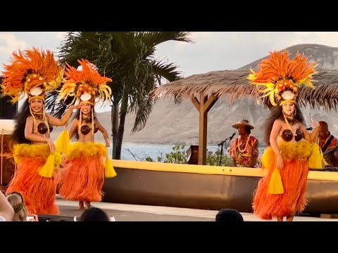 Hawaiian Hula Dancing | Trip to Honolulu with beautiful local Hawaiian dance 🌺 #hawaii