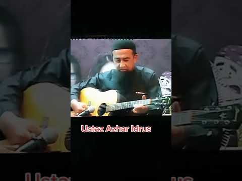 #UstazAzharIdrus selain menjadi penceramah terkenal beliau juga pandai main gitar