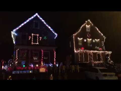 Incredible NY Christmas Lights - 5 Houses - Dueling Jingle Bells (Banjo Song) - HD