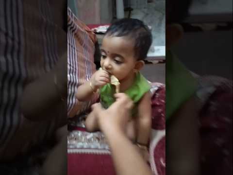 నాకు ఉగ్గు వద్దు చెపాతి కావాలి #cutebaby #siblings #chapati #funnyvideo #trending #viral #ytshorts