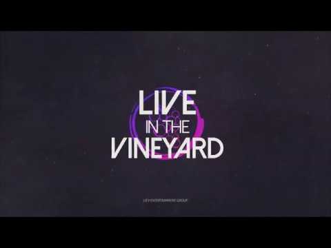 Live In The Vineyard: Sara Evans Exclusive Interview and Live Performance of "Marquee Sign"