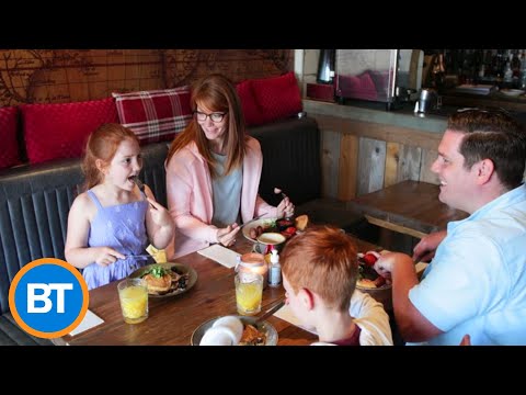 American couple buys everyone breakfast at a restaurant in Windsor, ON — and it's heartwarming.